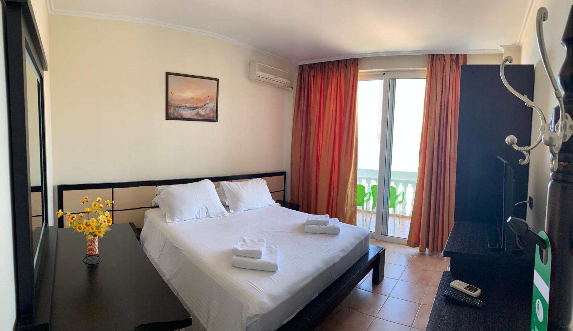 Hotel Dodona Sarande Ngoại thất bức ảnh